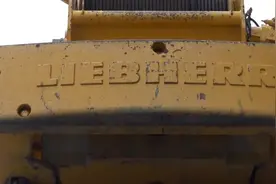 有没有发现，利勃海尔的重型吊车，车身的配重居然这么重！