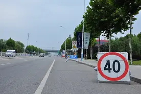 莱山区澳柯玛大街南塂桥钢护栏改造施工图片