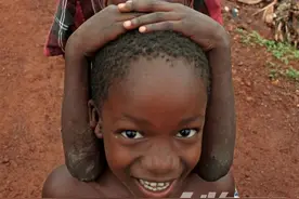 淘金记 那些在非洲开采金矿的中国人丨封面图片