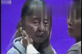 30岁小伙娶80岁老婆，女子上台时，全场都惊讶了视频封面