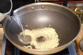 饭店“菌菇汤”是怎么做的，2分钟教你，鲜美可口