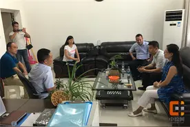桐柏路街道办事处领导到80中慰问教师图片