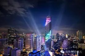 泰国最高楼咋看都像坏掉了，但天一黑就美极了！图片