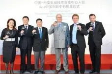 蒙牛三板斧推动国乳国际化之路图片