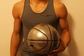 街球王吴悠昆明被围殴 挑衅对手？对手有预谋？图片