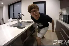 真够要命的！日本小哥挑战4分11秒水中憋气图片