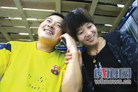 打工小夫妻 工地守明月图片