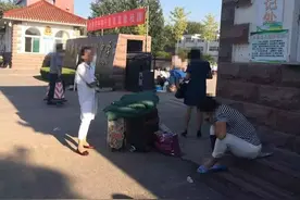 被逼剪发校长：女生短发男生平头！否则，不许进校门！图片