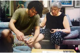 杨寅案 求情书附合照 为富婆剪脚趾甲图片