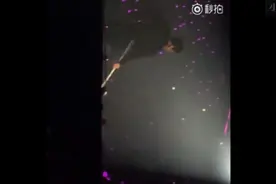 [EXO][分享]160913 厉害了我的哥！今晚日本三巡拐杖舞双勾改群勾图片