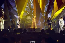 李宇春野蛮生长巡演演唱会精华 李宇春跳钢管你看过吗图片