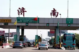 定了！今晚12时起，济南北绕城高速对鲁A客车免费！大二环高架串起来了！图片