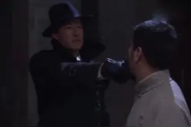 对方是锄奸队特工，男子拔枪叫嚣黄包车车夫，反被干掉视频封面