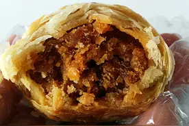 肉松蛋黄酥图片