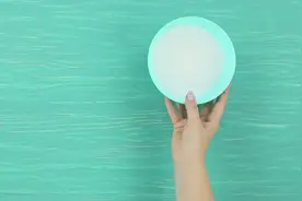 食物恶作剧：DIY巨型巧克力VS迷你糖果，闺蜜创意大比拼谁最强？视频封面