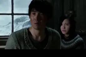 夫妻两人吃饭时听到有人敲门，开门后把他们给吓坏了视频封面