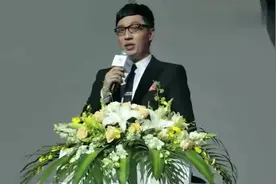 华少肿么了？经纪人回应：胖了十多斤，我们没放弃