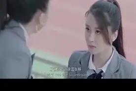 学校大姐要给新转来的女学生立规矩，没想到接下来立马就求饶了视频封面