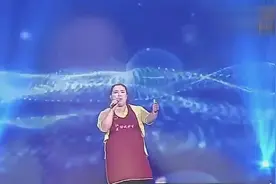 江苏农村大姐一曲《渴望》不输毛阿敏，嗓音好到媲美歌星视频封面