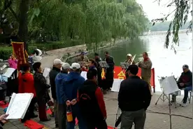 北京玉渊潭公园，门票2元，为啥每天都那么多人去呢？视频封面