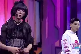 高颜值小伙对一见倾心网友女神告白，女神开口小伙崩溃，看好戏了视频封面