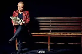 郭德纲若有所思、难道已经既往不咎？图片
