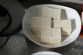 亲手制作的家庭豆腐小盒子，营养丰富又健康图片