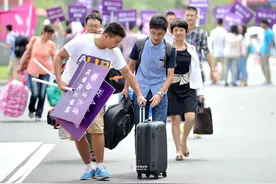 如何在校园中迅速辨认出大一学妹图片