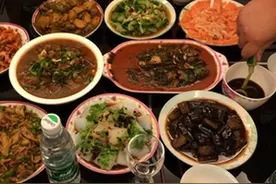 女朋友上门吃饭提醒她帮家人洗碗，结果她当时就冲我翻白眼！图片