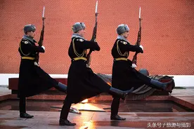 俄罗斯红场无名烈士墓换岗仪式图片