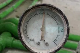 水管试压你要看好，看完专家的话有点后怕图片