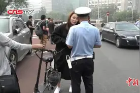 滑板车上路罚10元 被罚女子称坐地铁不安全视频封面