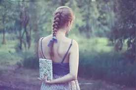 经常跟室友分享零食，掏心掏肺的对她们，她们却渐渐的孤立我图片