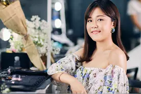 不懂中文 17岁泰女生朗嘎拉姆 歌后邓丽君转世？图片