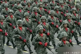 原来各国的阅兵都是来搞笑的吗，什么杂技都弱爆了图片