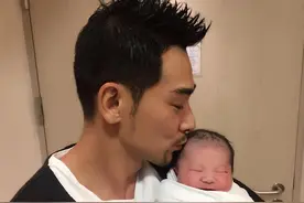 赵文卓三胎正面曝光，女儿和儿子生活照友爱温馨，看完有些羡慕图片