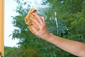 正常居家如何清理玻璃上各种污渍图片