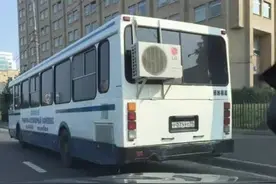 女友说出去旅行带这点的钱就够了图片