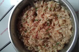 买的饺子皮？买的饺子馅？买的袋装饺？不放心！自做最放心。图片