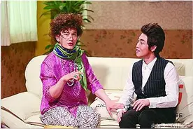 黄晓明扮青岛大姨，很纯，很妖娆！获众多老头青睐图片