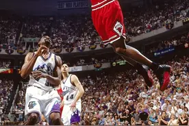 潇洒！“篮球之神”乔丹扣篮姿势图片