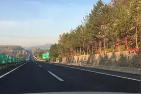 从沈阳到丹东这段高速被称之为东北最美路段之一，还是有原因的视频封面