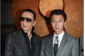 谢霆锋父亲谢贤竟然80了！为什么还离不开这“黑涩会”眼镜？图片