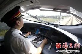 CRH380B型动车组首秀郑徐高铁图片
