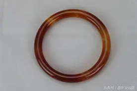 小巧玲珑的饰品------玛瑙手镯图片