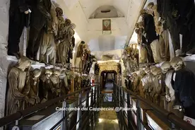 胆小慎入！八千具干尸组成的地下墓穴图片