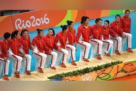 郎平揭黑：欧洲球队联手做掉中国，女排灭害人者夺冠图片