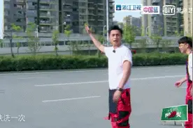 画风清奇!是什么让万通转校生这样拉练?图片