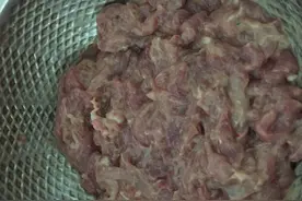 中秋开胃菜家常菜酸姜丝炒肉 酸味可口中秋家常菜图片