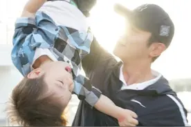 嗯哼与爸爸杜江大战，结果输在爸爸绝招手下，网友问霍思燕怎么看图片